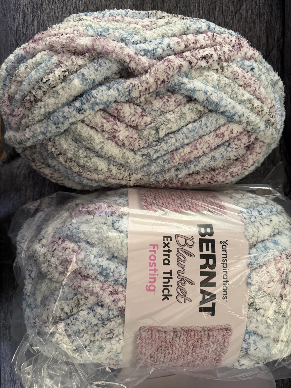Bernart Frosting Extra Thick Blanket Yarn Silver lining yarn